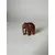 Foto de um(a) Escultura de elefante, da categoria de Modelos e estatuetas. Pequeno elefante esculpido na madeira Mede: 6 x 5 cm. Mostrado de uma perspectiva diferente. Vendido no marketplace Trésors.