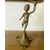 Foto de um(a) Castiçal em bronze, da categoria de Castiçais. Castiçal em bronze. 21 cm altura. Mostrado de uma perspectiva diferente. Vendido no marketplace Trésors.