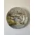 Foto de um(a) Prato pintado à mão, da categoria de Pratos Decorativos. Prato em porcelana decorativo, pintado à mão, 25 cm diâm. Mostrado de uma perspectiva diferente. Vendido no marketplace Trésors.