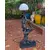 Foto de um(a) ​Luminária de mesa escultórica em estilo Art Déco, da categoria de Abajures. Luminária de mesa escultórica em estilo Art Déco, feita em liga metálica comumente conhecida como petit-bronze. Composição... Mostrado de uma perspectiva diferente. Vendido no marketplace Trésors.