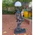 Foto de um(a) ​Luminária de mesa escultórica em estilo Art Déco, da categoria de Abajures. Luminária de mesa escultórica em estilo Art Déco, feita em liga metálica comumente conhecida como petit-bronze. Composição... Mostrado de uma perspectiva diferente. Vendido no marketplace Trésors.