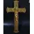 Foto de um(a) Crucifixo em metal dourado, da categoria de Objetos religiosos e espirituais. Crucifixo em metal dourado. Rico em detalhes Mede:A 24cm L 15cm. Mostrado de uma perspectiva diferente. Vendido no marketplace Trésors.