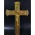 Foto de um(a) Crucifixo em metal dourado, da categoria de Objetos religiosos e espirituais. Crucifixo em metal dourado. Rico em detalhes Mede:A 24cm L 15cm. Mostrado de uma perspectiva diferente. Vendido no marketplace Trésors.