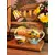Foto de um(a) Conjunto De Chá Noritake Quase Centenário, Pintado À Mão Com Ouro 24k, Japão, C. 1930, da categoria de Bules. Um conjunto Noritake japonês de aproximadamente 1930, com uma das decorações mais encantadoras da marca: a paisagem... Mostrado de uma perspectiva diferente. Vendido no marketplace Trésors.