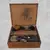 Foto de um(a) Antigo kit engraxate lustramatic 110v funcionando vintage anos 60, da categoria de Eletrodomésticos. produto antigo, usado fabridado nos anos 60 caixa de madeira 24x 29x 11 cm lustrador funcionando, 110v marca: spam caixa tem... Mostrado de uma perspectiva diferente. Vendido no marketplace Trésors.