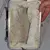 Foto de um(a) Bolsa de mão dupla face bolinhas vintage anos 50, da categoria de Bolsas. atenção- esse produto apresenta pequenas avarias- leia a descrição Peça antiga/vintage - usada, de brechó Produto fabricado... Mostrado de uma perspectiva diferente. Vendido no marketplace Trésors.