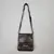 Foto de um(a) Bolsa Feminina Vintage Anos 70 Marrom Tiracolo Ajustável Rara Brechó, da categoria de Bolsas. Bolsa vintage original dos anos 70, usada, de brechó, em excelente estado de conservação para uma peça com mais de 50 anos.... Mostrado de uma perspectiva diferente. Vendido no marketplace Trésors.
