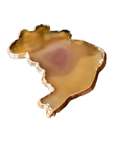 Foto de um(a) Mapa do Brasil Decorativo em Ágata Anos 70, da categoria de Mapas. Mapa do brasil em ágata com laterais em latão oxidado, década de 1970. A: 7 cm / L: 7 cm / P: 4 mm Peso: 30 g. Vendido no marketplace Trésors.