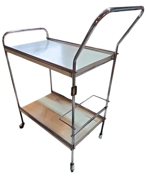 Foto de um(a) Carrinho de Chá Vintage Modernista - Formica Original, da categoria de Carrinhos de bar e auxiliares. ***NÃO ACOMPANHA O CINZEIRO*** Carrinho de chá vintage modernista Peça em formica toda original. Peça com Marcas do tempo. Mostrado de uma perspectiva diferente. Vendido no marketplace Trésors.