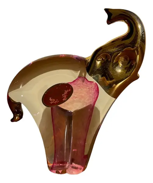 Foto de um(a) Antiga Escultura De Elefante Art Deco Murano Italiano E Ouro, da categoria de Escultura. Antiga escultura artística de elefante em legítimo cristal de Murano com ouro 18k. Peça de excelente qualidade, totalmente... Vendido no marketplace Trésors.