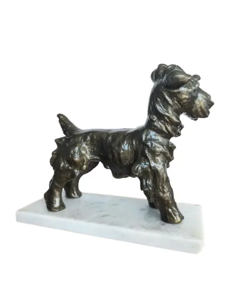 Foto de um(a) Escultura Schnauzer Cerâmica e Mármore, da categoria de Escultura. Schnauzer em cerâmica com pátina bronze e banho de vidro líquido (resina), base em mármore branco. Peça única pelo designer... Vendido no marketplace Trésors.