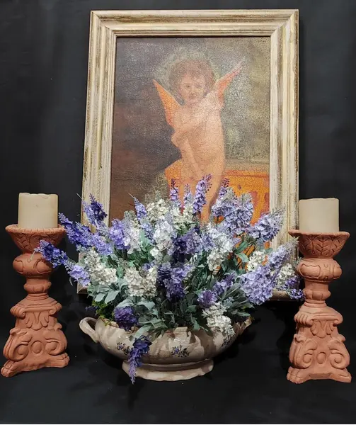 Foto de um(a) Sopeira em Porcelana São Caetano, Década de 1940, da categoria de Terrinas de sopa. Sopeira em porcelana com relevo em toda a volta e pequenos bouquets de flores azuis. Está sem tampa, mas transforma-se em um... Mostrado de uma perspectiva diferente. Vendido no marketplace Trésors.