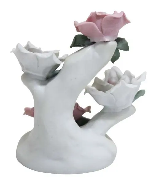Foto de um(a) Enfeite de rosas CASA DEL REGALO BORTOLI VENEZIA, da categoria de Outros objetos decorativos. Delicado enfeite de rosas em porcelana pintada à mão em policromia. Peça adquirida CASA DEL REGALO BORTOLI VENEZIA, conforme... Mostrado de uma perspectiva diferente. Vendido no marketplace Trésors.