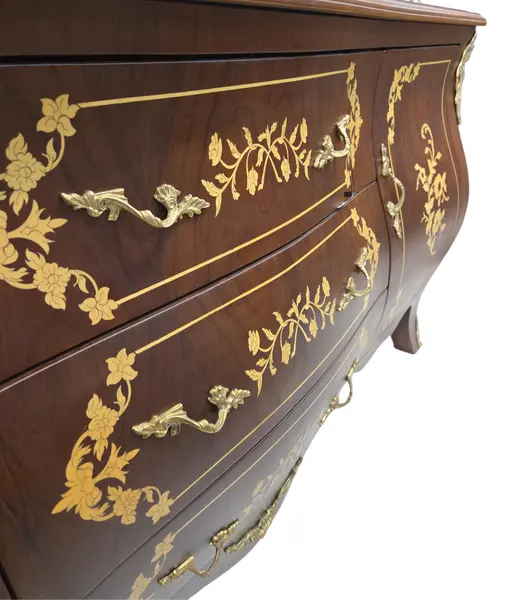 Foto de um(a) Balcão Buffet Bombê Antigo em Madeira Nobre com Marchetaria e Bronze, da categoria de Aparadores e Buffet. Excepcional Balcão Buffet Bombê com Rica Marchetaria e Bronze Uma obra-prima do mobiliário clássico, este balcão buffet une... Mostrado de uma perspectiva diferente. Vendido no marketplace Trésors.