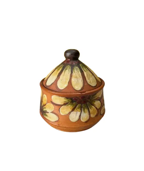 Foto de um(a) ​Açucareiro/ queijeira/ farinheira em barro esmaltado, da categoria de Açucareiro. Açucareiro/ queijeira/ farinheira em barro esmaltado. Marcas do tempo e uso e um lascado na borda como nas fotos. Medidas:... Vendido no marketplace Trésors.