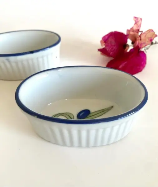 Foto de um(a) Par de petisqueira, da categoria de Garrafas, potes e jarros. Par de pequenas petisqueiras em porcelanaMede: 7 x 10cm. Mostrado de uma perspectiva diferente. Vendido no marketplace Trésors.