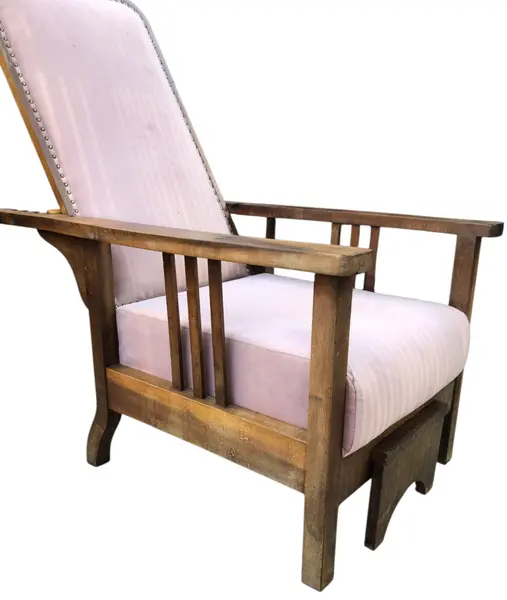 Foto de um(a) Magnífica Poltrona Folloni com Escabelo, da categoria de Cômodas e Sapateira. Mostrado de uma perspectiva diferente. Vendido no marketplace Trésors.