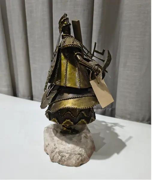 Foto de um(a) Imponente Escultura de Orixá – Tatti Moreno (1992), da categoria de Escultura. À venda uma magnífica e imponente escultura do renomado artista plástico baiano Tatti Moreno (1944-2022). Confeccionada em... Mostrado de uma perspectiva diferente. Vendido no marketplace Trésors.