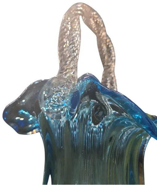 Foto de um(a) Cesta em Murano Azul, da categoria de Cestos e Caixas. Cesta em Murano Mais do que um objeto, uma obra de arte. Esta cesta em Murano captura a luz de forma mágica, trazendo a... Mostrado de uma perspectiva diferente. Vendido no marketplace Trésors.