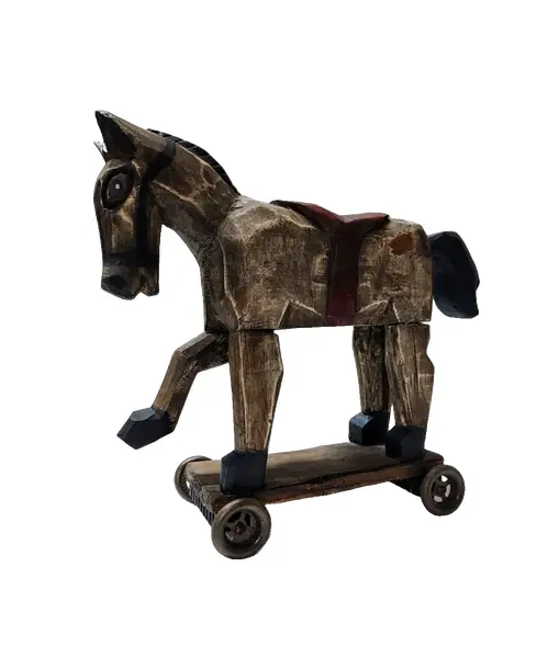 Foto de um(a) Cavalo em Madeira com Rodinhas, Década de 1970, da categoria de Brinquedos de puxar. Cavalo com rodinhas, esculpido em madeira. Rodinhas de madeira com parte interna em metal. Com envelhecimento natural década... Vendido no marketplace Trésors.