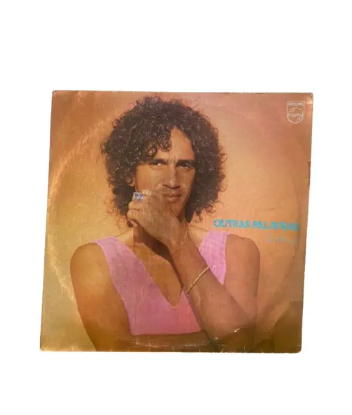 Foto de um(a) Vinil Caetano Veloso, da categoria de LPs ou Discos de Vinil. Vinil Caetano Veloso, Outras palavras. Contém um arranhão como mostra a foto. Vendido no marketplace Trésors.
