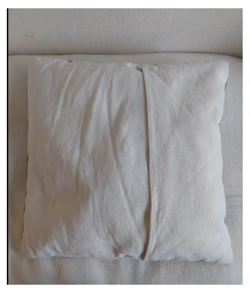 Foto de um(a) CAPA DE ALMOFADA INDIANA BORDADA COM FLORES, da categoria de Almofadas e enchimentos. Capa de almofada indiana bordada com flores - acompanha enchimento. Mede: 35x35cm. Mostrado de uma perspectiva diferente. Vendido no marketplace Trésors.