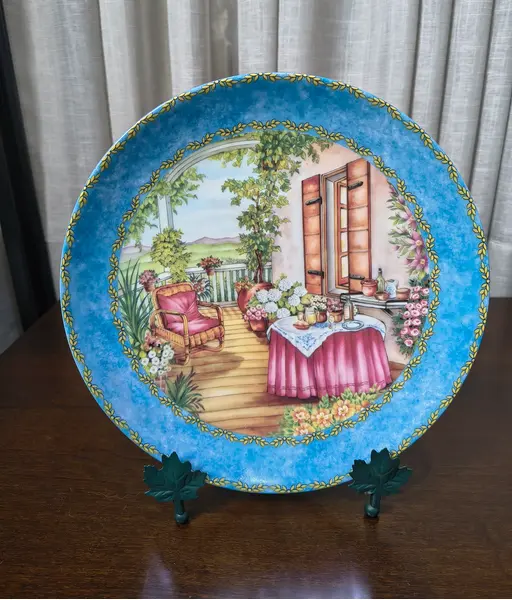 Foto de um(a) Prato Decorativo Porcelana Alemã Gloria Bavaria - Coleção Provence "The Aperitif", da categoria de Pratos Decorativos. Exclusivo prato decorativo em legítima porcelana de alta qualidade (Fine Porcelain), produzido pela tradicional manufatura... Mostrado de uma perspectiva diferente. Vendido no marketplace Trésors.
