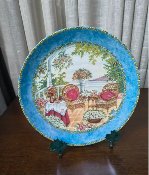 Foto de um(a) Prato Decorativo Porcelana Alemã Gloria Bavaria - Coleção Provence "The Fruit Cup", da categoria de Pratos Decorativos. Exclusivo prato decorativo em legítima porcelana de alta qualidade (Fine Porcelain), produzido pela tradicional manufatura... Mostrado de uma perspectiva diferente. Vendido no marketplace Trésors.