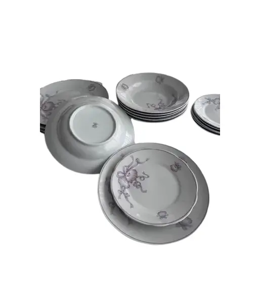 Foto de um(a) CONJUNTO SERVIÇO DE JANTAR DELICADO - PORCELANA REAL S.A (1970 - 1990), da categoria de Jogos de pratos. PORCELANA REAL SOFISTICADO CONJUNTO, PARTE DE SERVIÇO DE JANTAR, EXECUTADO EM PORCELANA ESMALTADA RICAMENTE DECORADA COM ... Vendido no marketplace Trésors.
