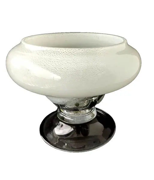Foto de um(a) Centro de Mesa Anos 80, da categoria de Centro de mesa. Centro de mesa em vidro pintado, indústria brasileira, década de 1980 A: 17 cm Diametro: 21,5 cm Diâmetro da base: 15,5 cm... Vendido no marketplace Trésors.