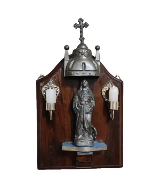 Foto de um(a) Oratório de parede em imbuia, acompanha imagem de santa catarina, da categoria de Objetos religiosos e espirituais. Oratório de parede em madeira de imbuia envernizada, dossel em antimônio com acabamento de pátina bronze. laterais com... Vendido no marketplace Trésors.