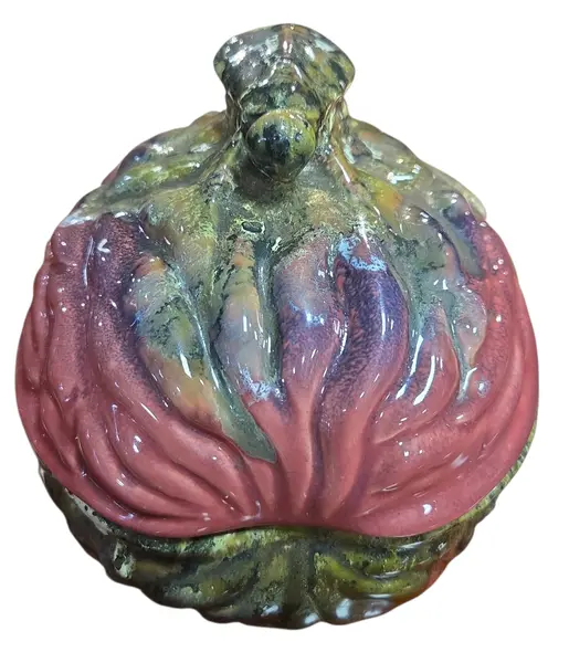 Foto de um(a) Antiga Bomboniere Cerâmica Weiss – Formato de Noz com Inseto, da categoria de Garrafas, potes e jarros. Rara e excêntrica bomboniere em cerâmica esmaltada, produzida pela renomada Cerâmica Weiss. Uma peça de colecionismo que... Mostrado de uma perspectiva diferente. Vendido no marketplace Trésors.