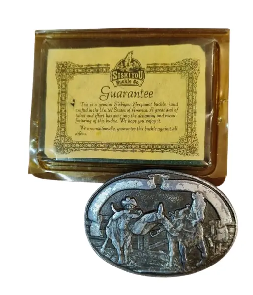 Foto de um(a) Fivela de Cinto Sisikiyou Bergamot Brass Works, Década de 1970, da categoria de Outros colecionáveis. Fivela de cinto americana da marca siskiyou ou bergamot brass works com o tema de vaquejada, rodeio ou faroeste. Feita em... Vendido no marketplace Trésors.