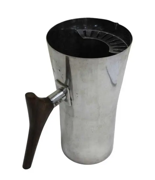 Foto de um(a) Refresqueira Wolff 1l Para Bebidas, da categoria de Jarros. Antiga refresqueira em metal espessurado a prata, em formato cônico, da manufatura Wolff com charmosa pega em jacarandá da... Vendido no marketplace Trésors.