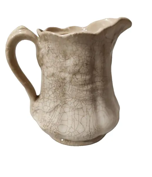 Foto de um(a) Cremeira Inglesa Meakin Hanley England Anos 20, da categoria de Cremeiras. Cremeira inglesa em porcelana branca com trigos em relevo e com craquelamento e envelhecimento natural, década de 1920.... Vendido no marketplace Trésors.