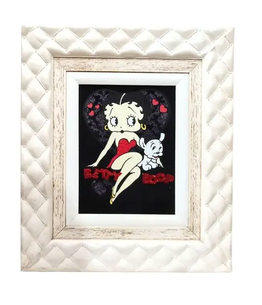 Foto de um(a) Quadro Gravura Betty Boop, Anos 2000, da categoria de Gravuras. Quadro com gravura da Betty Boop, moldura em madeira com entalhes tipo capitonê. Anos 2000, peça única pelo designer... Vendido no marketplace Trésors.