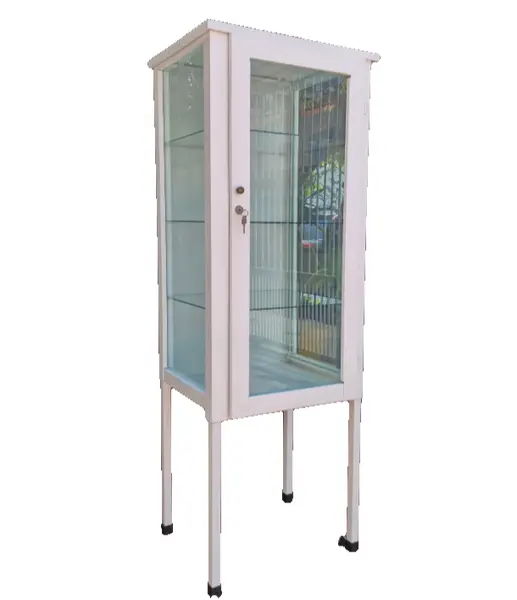 Foto de um(a) ​Armário vitrine hospitalar antigo - "farmacinha", da categoria de Armários e armazenamento. Armário vitrine hospitalar antigo, também muito conhecido popularmente como cristaleira de farmácia vintage ou... Vendido no marketplace Trésors.