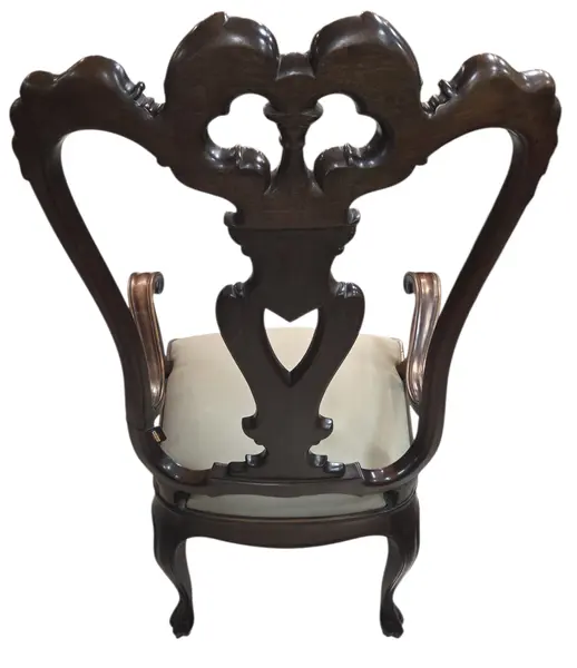 Foto de um(a) Cadeira Trono Luís XV – Espaldar Alto (83 cm) com Entalhes Manuais, da categoria de Poltronas. Exuberante Cadeira Trono Luís XV, peça de alta marcenaria que se destaca pela imponência de suas dimensões e refinamento dos... Mostrado de uma perspectiva diferente. Vendido no marketplace Trésors.
