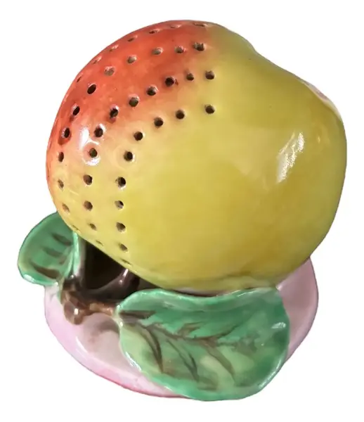 Foto de um(a) Antigo Raro Paliteiro Fruta Porcelana Francesa Vieux Paris, da categoria de Paliteiros. Raro paliteiro de coleção, em porcelana francesa do século XIX, no formato de fruta.Altura 12cm. Vendido no marketplace Trésors.