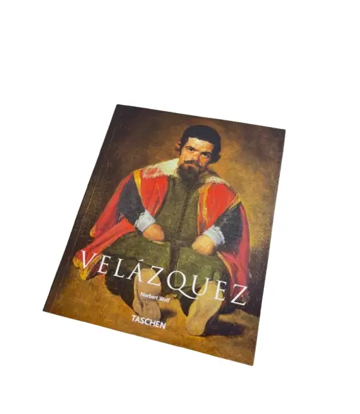 Foto de um(a) ​Livro brochura em português da editora Taschen - Velazquez, da categoria de Livros. Livro brochura em português da editora Taschen. Estado de novo. 95 páginas. Vendido no marketplace Trésors.