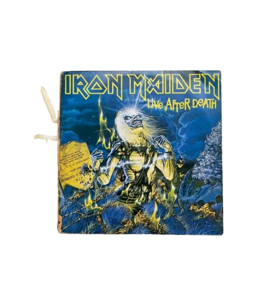 Foto de um(a) ​LP duplo Live After Death, Iron Maiden, de 1985, da categoria de LPs ou Discos de Vinil . LP duplo Live After Death, Iron Maiden, de 1985. Mínimos riscos superficiais. Vendido no marketplace Trésors.