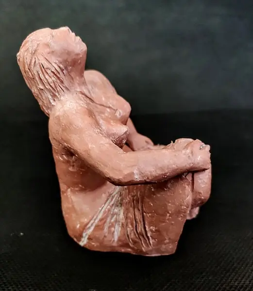 Foto de um(a) Escultura Woman anos 90 - Maia, da categoria de Escultura. Escultura feminina em terracota com pátina, década de 1990 autor: maia, artista gaúcho radicado em santa catarina. A: 9,5... Mostrado de uma perspectiva diferente. Vendido no marketplace Trésors.