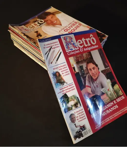 Foto de um(a) Coleção Revistas Retrô Coleções e Antiguidades, da categoria de Revistas. Coleção revista retrô coleções & antiguidades: os 23 números da coleção editada em 2005 pela editora isabella blanco & luiz... Mostrado de uma perspectiva diferente. Vendido no marketplace Trésors.