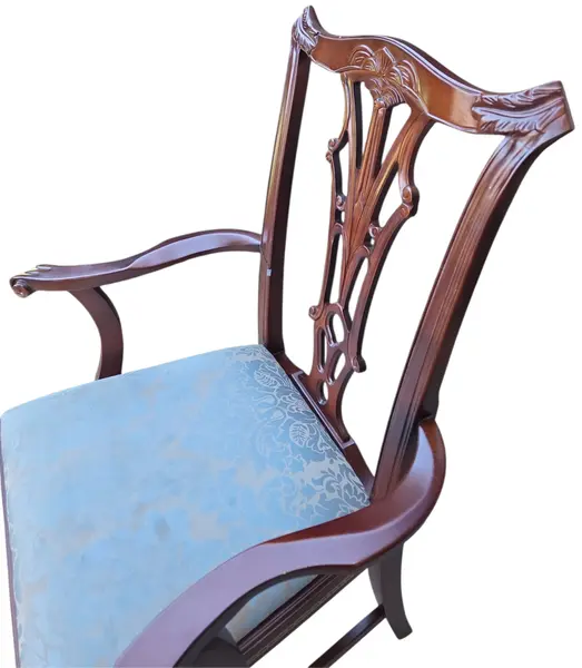 Foto de um(a) Poltrona Chippendale em Imbuia Maciça com Marchetaria e Assento Damasco Azul, da categoria de Poltronas. Exclisiva poltrona de braços (cadeira de mestre) executada em imbuia maciça, combinando com maestria a robustez da... Mostrado de uma perspectiva diferente. Vendido no marketplace Trésors.