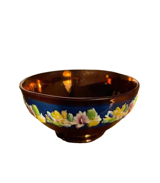 Foto de um(a) Antigo Bowl Vitoriano Decorativo Cerâmica Copper Luster, da categoria de Travessas e tigelas. ~ Copper Luster ~Antigo e raro bowl Vitoriano em cerâmica inglesa todo feita à mão. A cor iridescente é característica da... Vendido no marketplace Trésors.