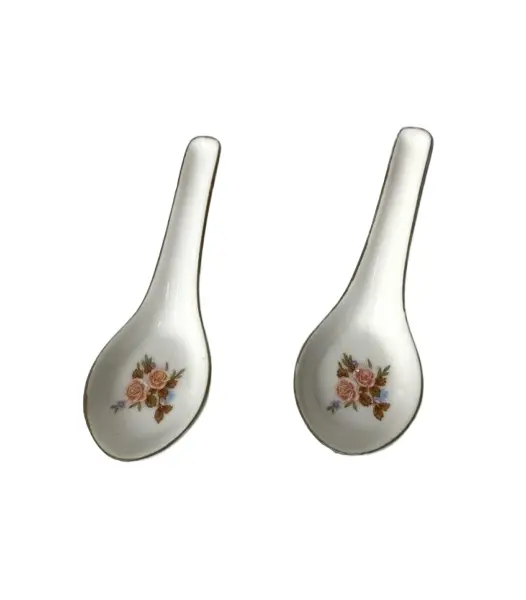 Foto de um(a) Suporte para colher, da categoria de Colheres. Par de colher ou suporte de talher em porcelana. Mede: 14cm de comprimento e 5cm de largura. Vendido no marketplace Trésors.