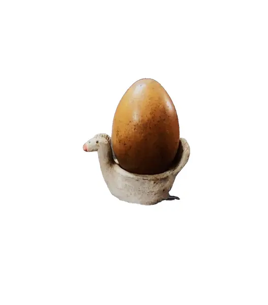 Foto de um(a) Galinha Rústica em Cerâmica e Madeira, Década de 1960, da categoria de Outros objetos decorativos. Porta ovos em cerâmica rústica em formato de galinha e ovo de madeira, anos 1960. A: 5 cm L: 4,6 cm P: 8 cm A do ovo: 7,5... Vendido no marketplace Trésors.