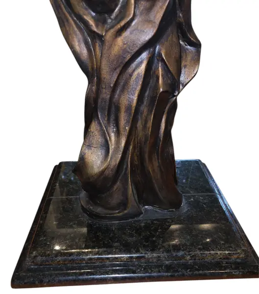 Foto de um(a) Escultura Cristina Loyola, da categoria de Escultura. Escultura Cristina Loyola Resina italiana. Mostrado de uma perspectiva diferente. Vendido no marketplace Trésors.