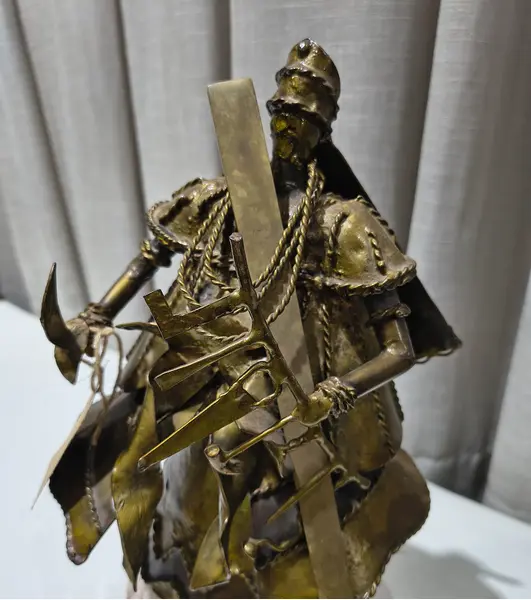 Foto de um(a) Imponente Escultura de Orixá – Tatti Moreno (1992), da categoria de Escultura. À venda uma magnífica e imponente escultura do renomado artista plástico baiano Tatti Moreno (1944-2022). Confeccionada em... Mostrado de uma perspectiva diferente. Vendido no marketplace Trésors.