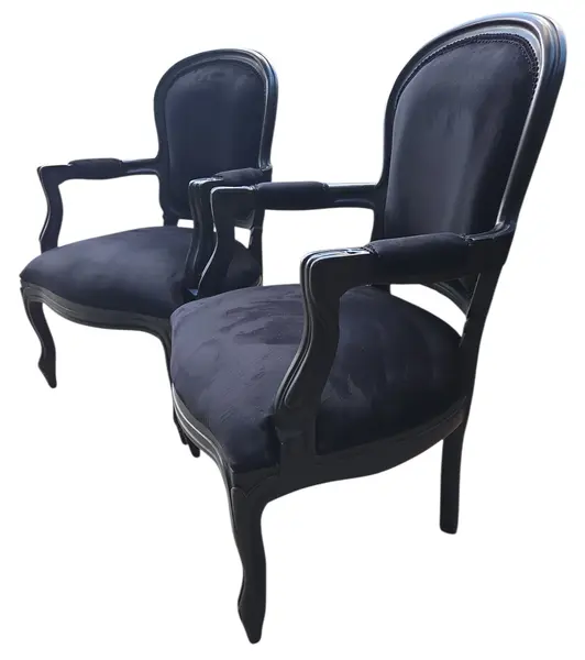 Foto de um(a) Par de Poltronas Luís XV, da categoria de Poltronas. Lindo par de poltronas clássicas em estilo Luis XV, com estrutura em madeira trabalhada e entalhes manuais. Peças autênticas... Mostrado de uma perspectiva diferente. Vendido no marketplace Trésors.